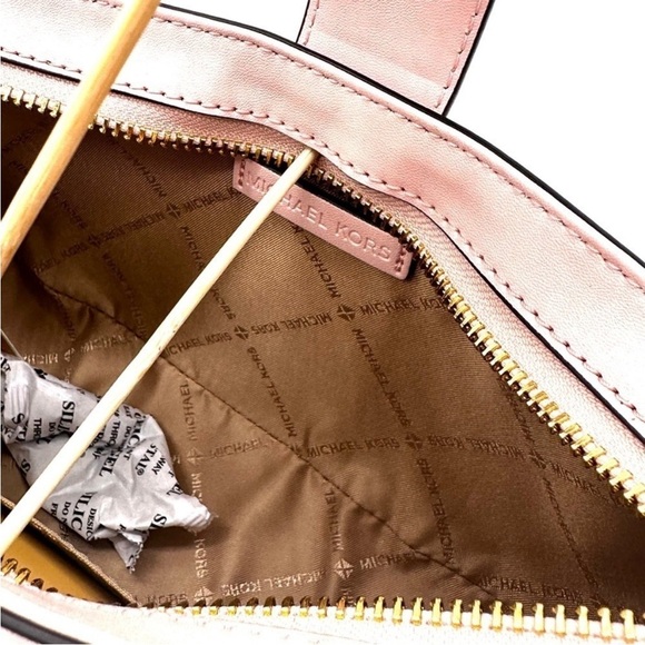 Michael Kors Small Carmen Pouchette
Shoulder Bag Powder Blush - Picture 7 of 10